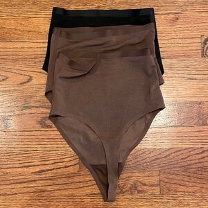 NEVER BEEN WORN Seamless High-Waist control top thongs in Black and Brown